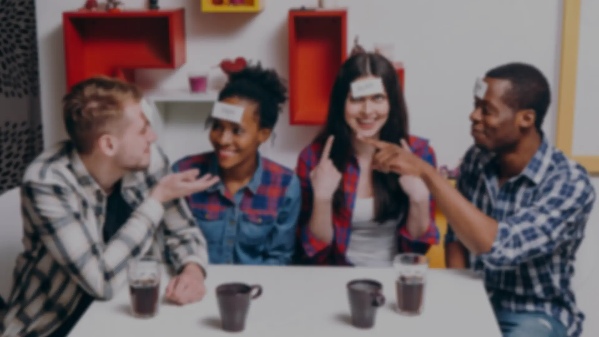 Fiesta con juegos de mesa para beber - ExoticGames Ecuador